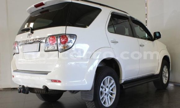 Buy Used Toyota Fortuner White Car in Inhambane in Inhambane Buy Used Toyota Fortuner White Car in Inhambane in Inhambane