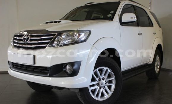 Buy Used Toyota Fortuner White Car in Inhambane in Inhambane Buy Used Toyota Fortuner White Car in Inhambane in Inhambane