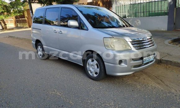 Comprar Usado Toyota Noah Prata Carro em Maputo em Maputo