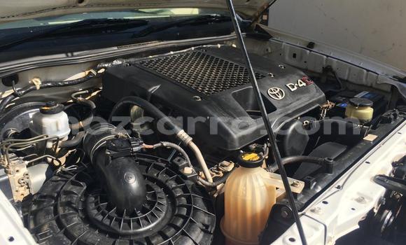 Nunua Ilio tumika Toyota Hilux Nyeupe Gari ndani ya Maputo nchini Maputo Nunua Ilio tumika Toyota Hilux Nyeupe Gari ndani ya Maputo nchini Maputo