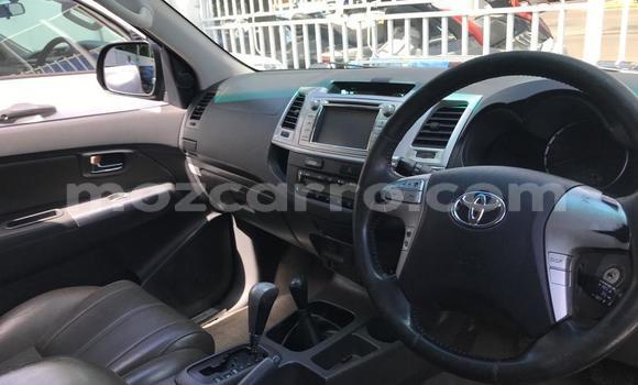Nunua Ilio tumika Toyota Hilux Nyeusi Gari ndani ya Maputo nchini Maputo Nunua Ilio tumika Toyota Hilux Nyeusi Gari ndani ya Maputo nchini Maputo