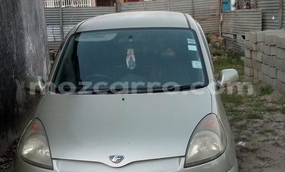 Comprar Usado Toyota FunCargo Bege Carro em Maputo em Maputo