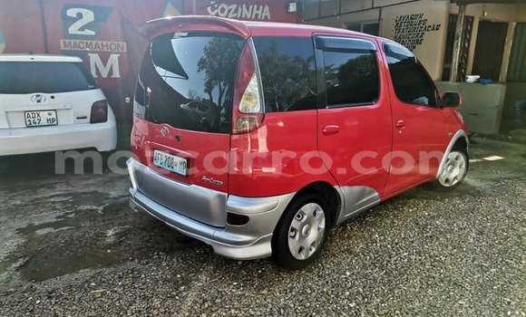 Tenga Tsaru Toyota FunCargo Tsvuku Mota in Maputo in Maputo