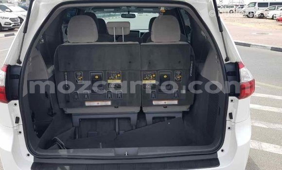 Tenga Imported Toyota Sienna Chena Mota in Import - Dubai in Cabo Delgado Tenga Imported Toyota Sienna Chena Mota in Import - Dubai in Cabo Delgado