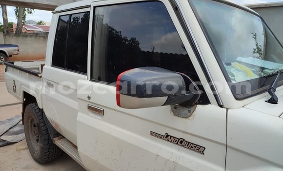 Buy Used Toyota Land Cruiser Beige Car in Maputo in Maputo Buy Used Toyota Land Cruiser Beige Car in Maputo in Maputo