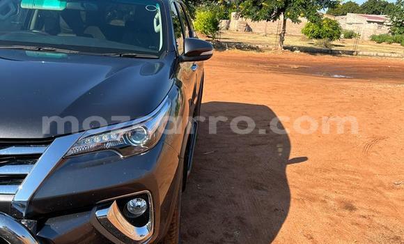 Comprar Usado Toyota Hiluxe Revo Prata Carro em Maputo em Maputo