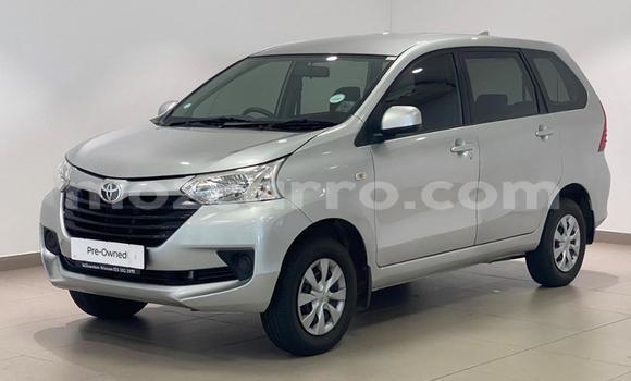Comprar Usado Toyota Avanza Branco Carro em Manhiça em Maputo