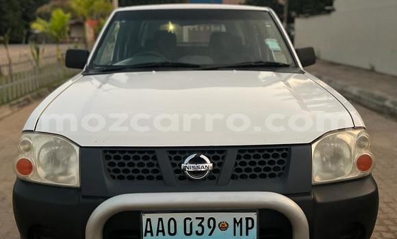 Buy Used Nissan NP 300 White Car in Maputo in Maputo