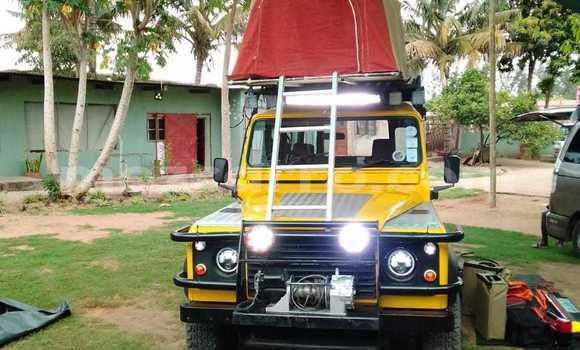 Tenga Tsaru Land Rover Defender Chena Mota in Maputo in Maputo