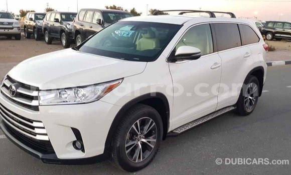 Nunua Imported Toyota Highlander Nyeupe Gari ndani ya Import - Dubai nchini Cabo Delgado Nunua Imported Toyota Highlander Nyeupe Gari ndani ya Import - Dubai nchini Cabo Delgado
