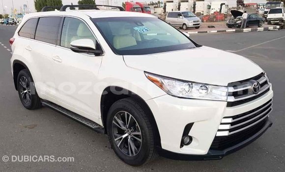 Nunua Imported Toyota Highlander Nyeupe Gari ndani ya Import - Dubai nchini Cabo Delgado Nunua Imported Toyota Highlander Nyeupe Gari ndani ya Import - Dubai nchini Cabo Delgado