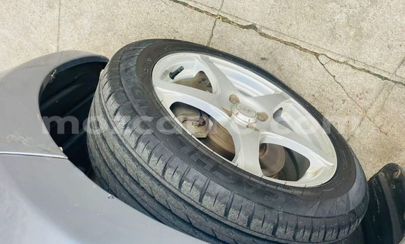 Comprar Usado Toyota Ractis Azul Carro em Maputo em Maputo Comprar Usado Toyota Ractis Azul Carro em Maputo em Maputo