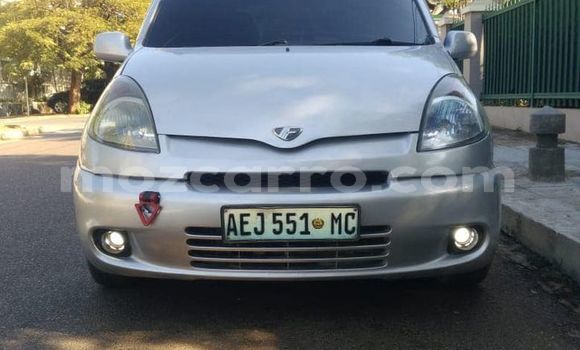 Comprar Usado Toyota FunCargo Prata Carro em Maputo em Maputo