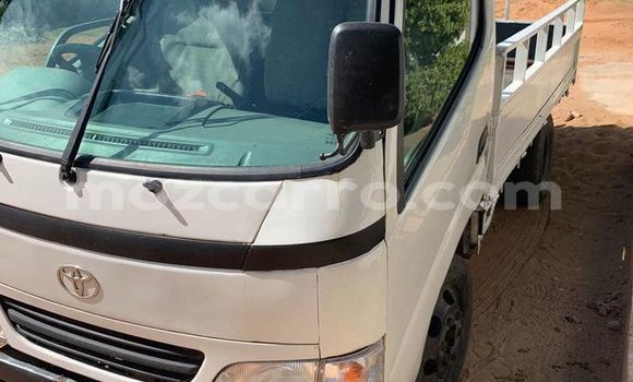 Comprar Usado Toyota Dyna Branco Carro em Maputo em Maputo