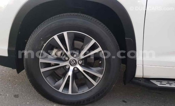 Nunua Imported Toyota Highlander Nyeupe Gari ndani ya Import - Dubai nchini Cabo Delgado Nunua Imported Toyota Highlander Nyeupe Gari ndani ya Import - Dubai nchini Cabo Delgado