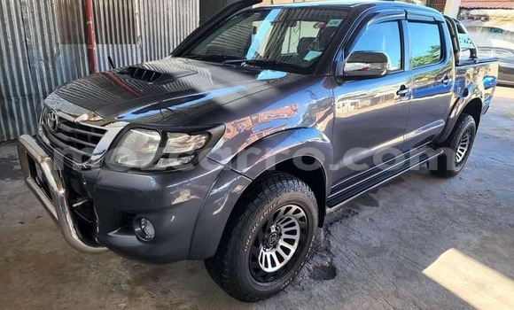 Comprar Usado Toyota Hilux Preto Carro em Maputo em Maputo