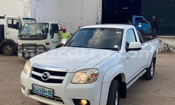 Nunua Ilio tumika Mazda BT-50 Nyeupe Gari ndani ya Maputo nchini Maputo
