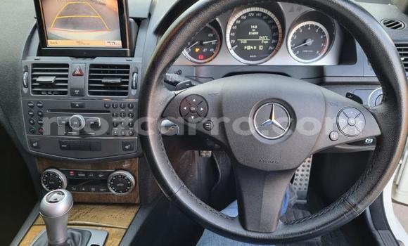 Nunua Ilio tumika Mercedes‒Benz C-klasse Nyeupe Gari ndani ya Maputo nchini Maputo Nunua Ilio tumika Mercedes‒Benz C-klasse Nyeupe Gari ndani ya Maputo nchini Maputo