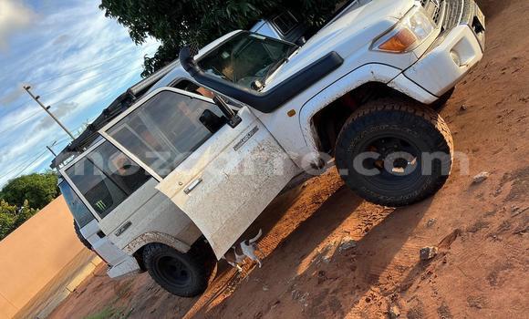 Buy Used Toyota Land Cruiser White Car in Maputo in Maputo Buy Used Toyota Land Cruiser White Car in Maputo in Maputo