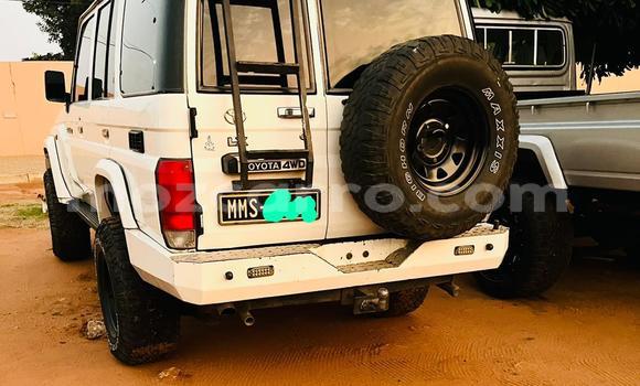 Buy Used Toyota Land Cruiser White Car in Maputo in Maputo Buy Used Toyota Land Cruiser White Car in Maputo in Maputo