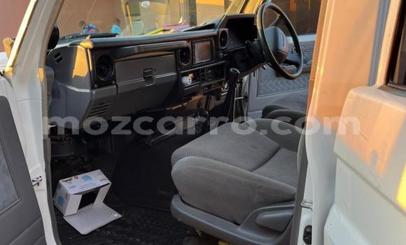 Nunua Ilio tumika Toyota Land Cruiser Nyeupe Gari ndani ya Maputo nchini Maputo Nunua Ilio tumika Toyota Land Cruiser Nyeupe Gari ndani ya Maputo nchini Maputo
