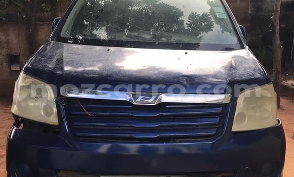 Comprar Usado Toyota Noah Azul Carro em Maputo em Maputo