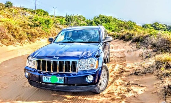 Nunua Ilio tumika Jeep Grand Cherokee Bluu Gari ndani ya Maputo nchini Maputo