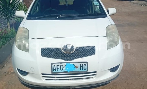 Nunua Ilio tumika Toyota Vitz Nyeupe Gari ndani ya Maputo nchini Maputo