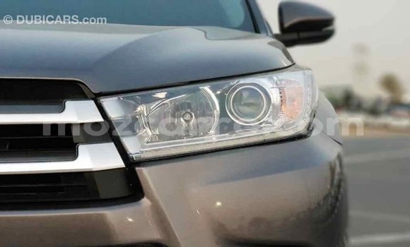 Tenga Imported Toyota Highlander Zvimwe Mota in Import - Dubai in Cabo Delgado Tenga Imported Toyota Highlander Zvimwe Mota in Import - Dubai in Cabo Delgado