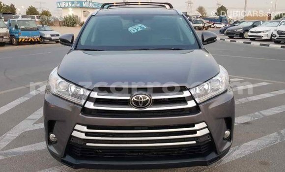 Tenga Imported Toyota Highlander Zvimwe Mota in Import - Dubai in Cabo Delgado Tenga Imported Toyota Highlander Zvimwe Mota in Import - Dubai in Cabo Delgado