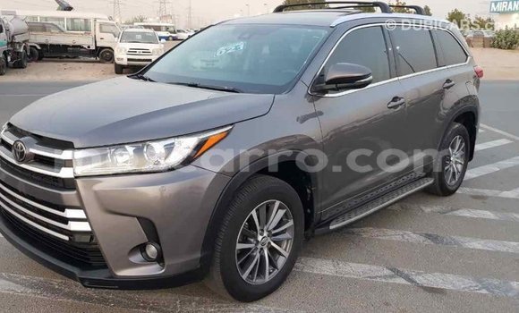 Tenga Imported Toyota Highlander Zvimwe Mota in Import - Dubai in Cabo Delgado Tenga Imported Toyota Highlander Zvimwe Mota in Import - Dubai in Cabo Delgado