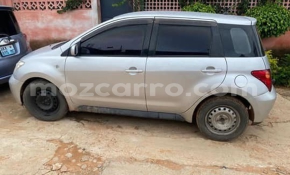 Comprar Usado Toyota IST Prata Carro em Maputo em Maputo