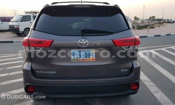 Tenga Imported Toyota Highlander Zvimwe Mota in Import - Dubai in Cabo Delgado Tenga Imported Toyota Highlander Zvimwe Mota in Import - Dubai in Cabo Delgado