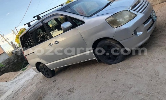 Comprar Usado Toyota Noah Prata Carro em Maputo em Maputo