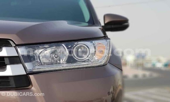 Tenga Imported Toyota Highlander Bhurawuni Mota in Import - Dubai in Cabo Delgado Tenga Imported Toyota Highlander Bhurawuni Mota in Import - Dubai in Cabo Delgado