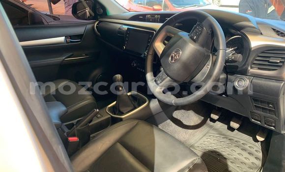 Comprar Usado Toyota Hiluxe Revo Branco Carro em Maputo em Maputo Comprar Usado Toyota Hiluxe Revo Branco Carro em Maputo em Maputo
