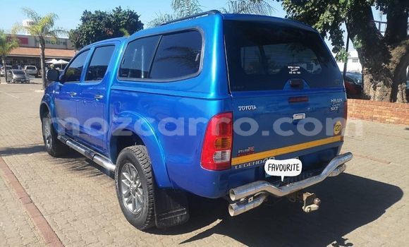 Buy Used Toyota Hilux Blue Car in Maputo in Maputo
