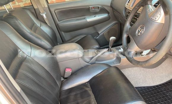 Comprar Usado Toyota Hilux Prata Carro em Maputo em Maputo Comprar Usado Toyota Hilux Prata Carro em Maputo em Maputo