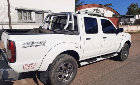 Comprar Usado Nissan NP 300 Branco Carro em Maputo em Maputo Comprar Usado Nissan NP 300 Branco Carro em Maputo em Maputo