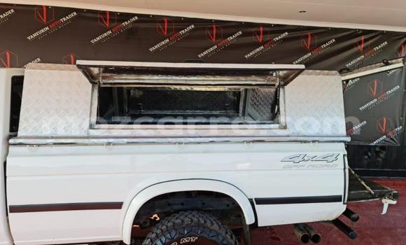 Comprar Usado Nissan NP 300 Prata Carro em Maputo em Maputo Comprar Usado Nissan NP 300 Prata Carro em Maputo em Maputo