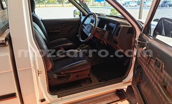 Comprar Usado Nissan NP 300 Prata Carro em Maputo em Maputo Comprar Usado Nissan NP 300 Prata Carro em Maputo em Maputo