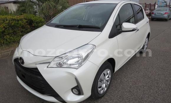 Comprar Usado Toyota Vitz Branco Carro em Beira em Sofala