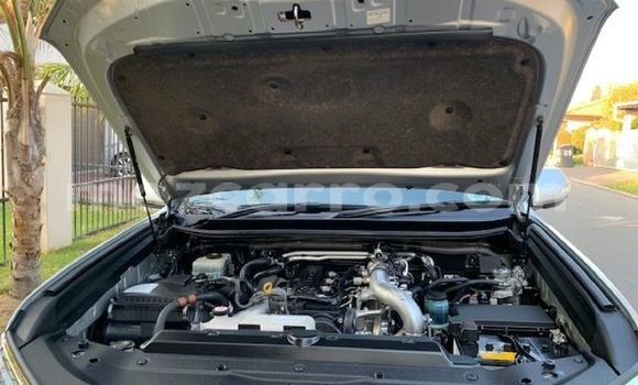 Nunua Ilio tumika Toyota Land Cruiser Prado Nyeupe Gari ndani ya Maputo nchini Maputo Nunua Ilio tumika Toyota Land Cruiser Prado Nyeupe Gari ndani ya Maputo nchini Maputo