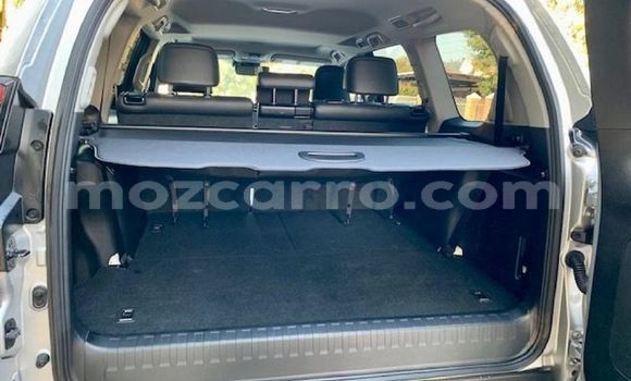 Nunua Ilio tumika Toyota Land Cruiser Prado Nyeupe Gari ndani ya Maputo nchini Maputo Nunua Ilio tumika Toyota Land Cruiser Prado Nyeupe Gari ndani ya Maputo nchini Maputo