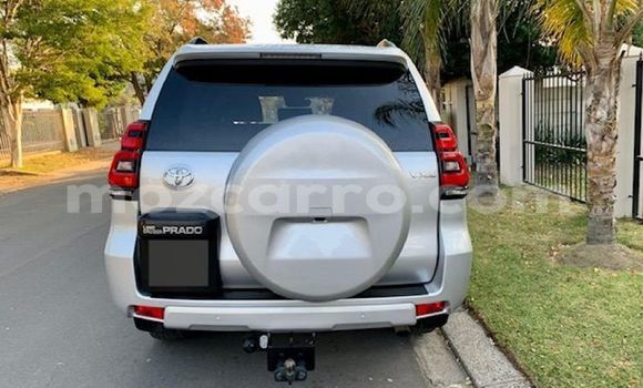 Nunua Ilio tumika Toyota Land Cruiser Prado Nyeupe Gari ndani ya Maputo nchini Maputo Nunua Ilio tumika Toyota Land Cruiser Prado Nyeupe Gari ndani ya Maputo nchini Maputo