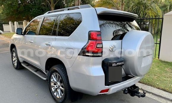 Nunua Ilio tumika Toyota Land Cruiser Prado Nyeupe Gari ndani ya Maputo nchini Maputo Nunua Ilio tumika Toyota Land Cruiser Prado Nyeupe Gari ndani ya Maputo nchini Maputo