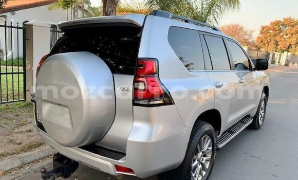 Nunua Ilio tumika Toyota Land Cruiser Prado Nyeupe Gari ndani ya Maputo nchini Maputo Nunua Ilio tumika Toyota Land Cruiser Prado Nyeupe Gari ndani ya Maputo nchini Maputo