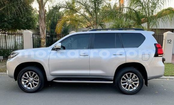 Nunua Ilio tumika Toyota Land Cruiser Prado Nyeupe Gari ndani ya Maputo nchini Maputo Nunua Ilio tumika Toyota Land Cruiser Prado Nyeupe Gari ndani ya Maputo nchini Maputo