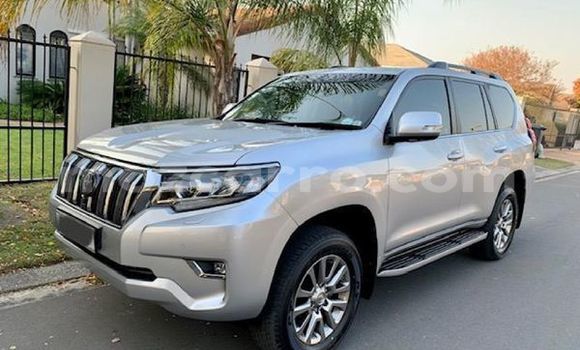 Nunua Ilio tumika Toyota Land Cruiser Prado Nyeupe Gari ndani ya Maputo nchini Maputo Nunua Ilio tumika Toyota Land Cruiser Prado Nyeupe Gari ndani ya Maputo nchini Maputo