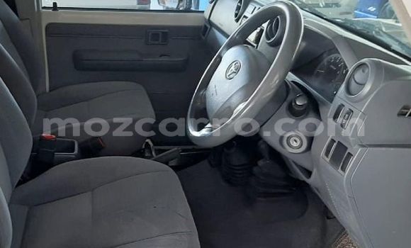 Comprar Usado Toyota Land Cruiser Bege Carro em Maputo em Maputo Comprar Usado Toyota Land Cruiser Bege Carro em Maputo em Maputo